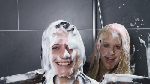 chiara-and-sabrina-get-messy-w_32.jpg