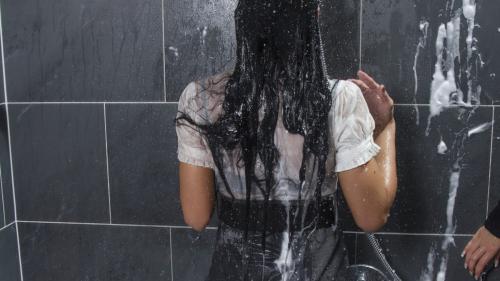 chiara-and-sabrina-get-messy-w_41.jpg