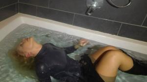 chiara-makes-her-wetlook-debut_12.jpg