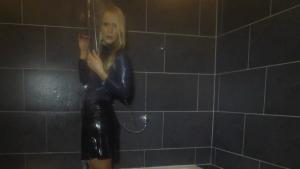 chiara-makes-her-wetlook-debut_8.jpg