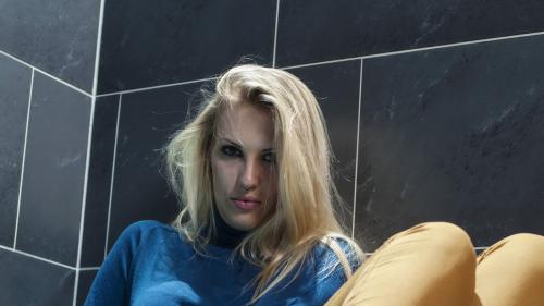 claudia-takes-a-bath_21.jpg