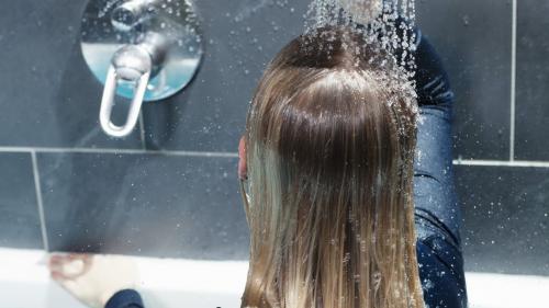 claudia-takes-a-bath_36.jpg