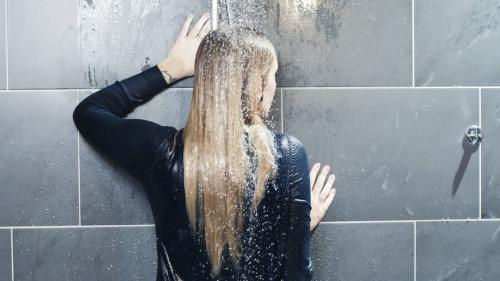claudia-takes-a-bath_38.jpg