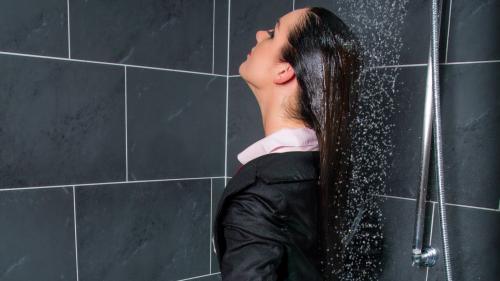 ines-is-soaked-in-her-levis_17.jpg