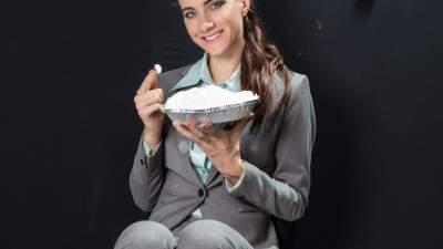 lauren-enters-the-pie-business_37.jpg