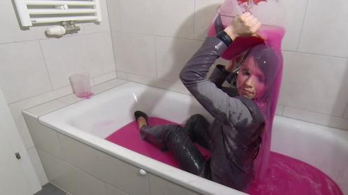 linda-slimed-in-her-office-out_11.jpg
