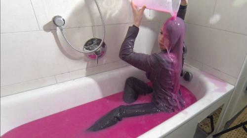 linda-slimed-in-her-office-out_13.jpg