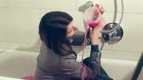 linda-slimed-in-her-office-out_22.jpg