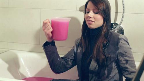 linda-slimed-in-her-office-out_23.jpg