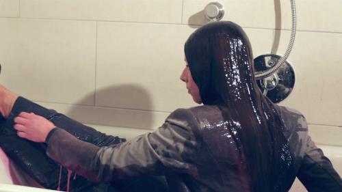 linda-slimed-in-her-office-out_26.jpg