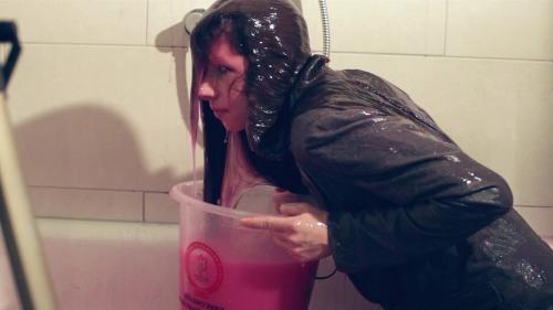 linda-slimed-in-her-office-out_29.jpg