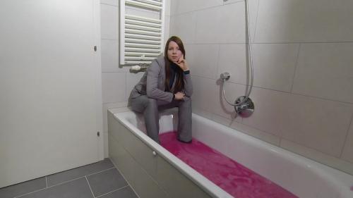 linda-slimed-in-her-office-out_4.jpg