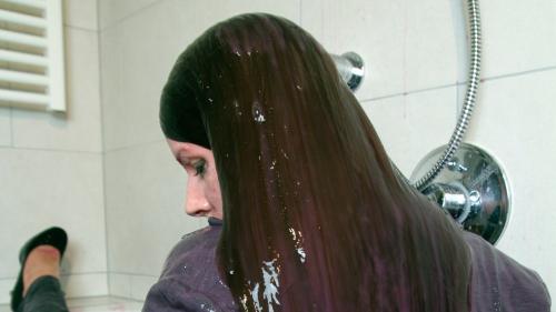 linda-slimed-in-her-office-out_42.jpg