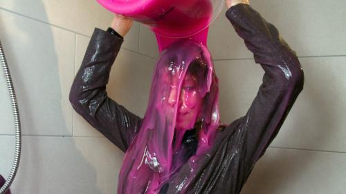 linda-slimed-in-her-office-out_46.jpg
