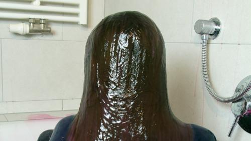 linda-slimed-in-her-office-out_49.jpg