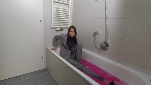 linda-slimed-in-her-office-out_5.jpg