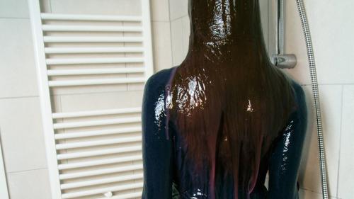linda-slimed-in-her-office-out_50.jpg