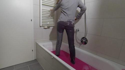 linda-slimed-in-her-office-out_6.jpg