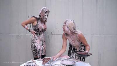 manu-and-brenda-have-some-mess_11.jpg