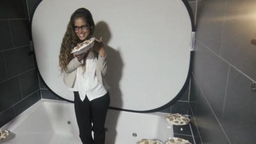 the-business-lady-is-pied_16.jpg