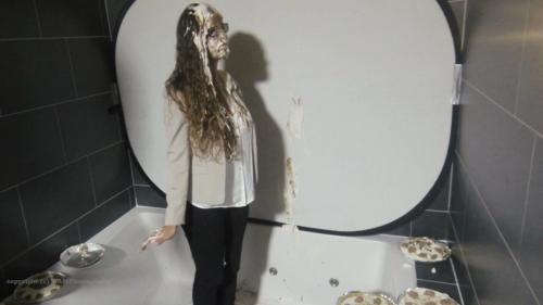 the-business-lady-is-pied_18.jpg