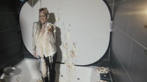 the-business-lady-is-pied_22.jpg