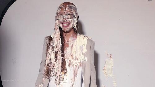the-business-lady-is-pied_5.jpg