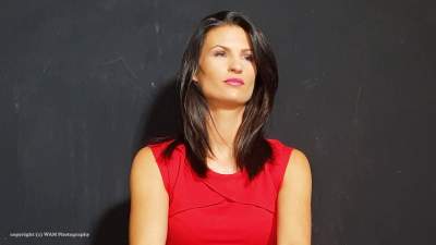 the-lady-in-red_1.jpg