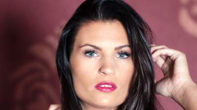 the-lady-in-red_30.jpg
