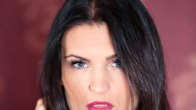 the-lady-in-red_31.jpg