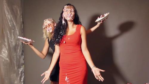 two-models-have-a-piefight_25.jpg