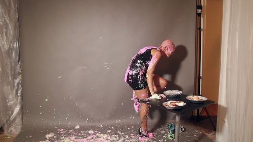 two-models-have-a-piefight_36.jpg
