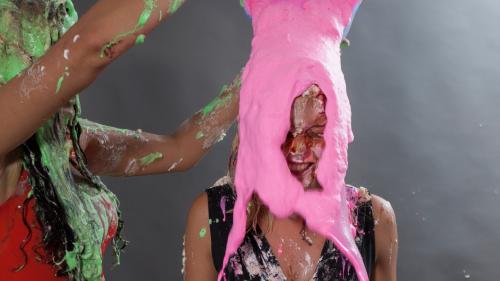 two-models-have-a-piefight_57.jpg