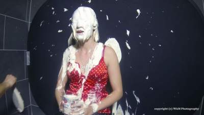 verena-is-pied-in-the-face_6.jpg