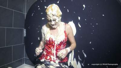 verena-is-pied-in-the-face_8.jpg